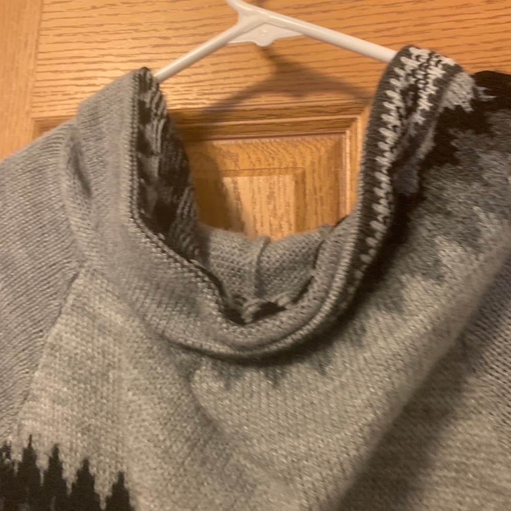 Gray sweatshirt - Picture 9 of 10
